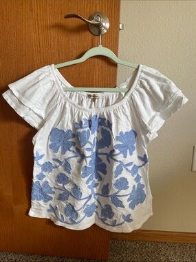 Democracy White Short Sleeve Top with Blue Floral Embroidery